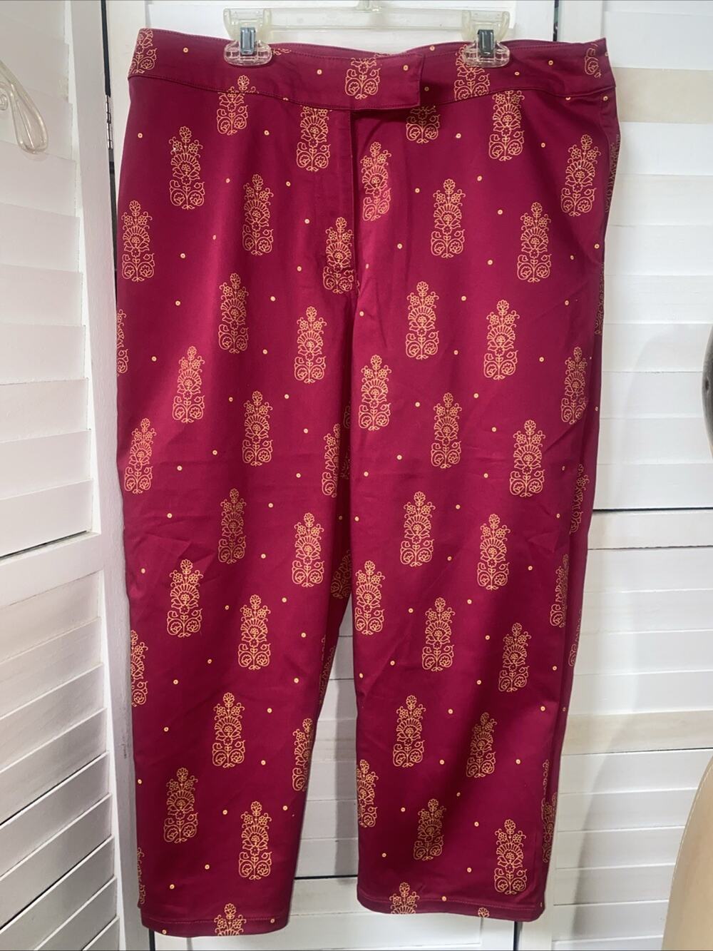 St. John's Bay Petite Capri Short Pants Women's 14P Stretch Cotton Fuchsia Gold
